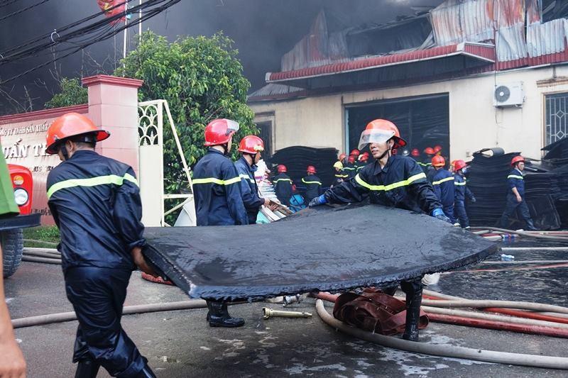 Cháy lớn công ty nhựa ở TP HCM-4