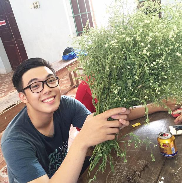 Chàng sinh viên trường Luật đẹp trai trong bức ảnh hot nhất mạng xã hội những ngày qua là ai?-5