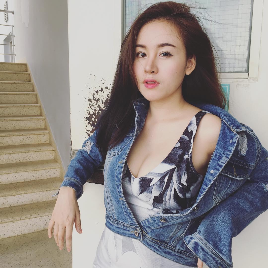 Hot girl - hot boy Việt 1/8: Kiều Trinh tiết lộ phong cách thời trang khác lạ-10