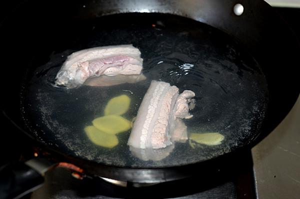 Thịt ba chỉ rang cháy cạnh với khoai tây thế này, ai chả muốn ăn-1