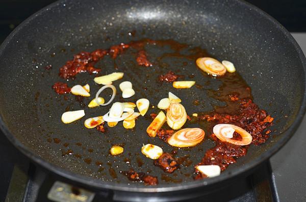 Thịt ba chỉ rang cháy cạnh với khoai tây thế này, ai chả muốn ăn-7