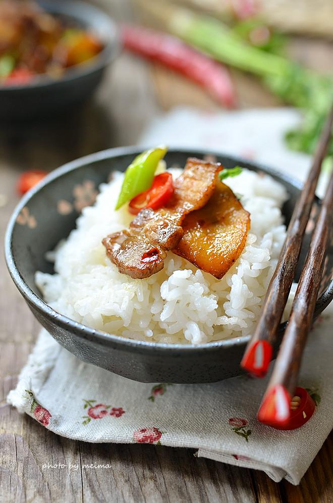 Thịt ba chỉ rang cháy cạnh với khoai tây thế này, ai chả muốn ăn-11