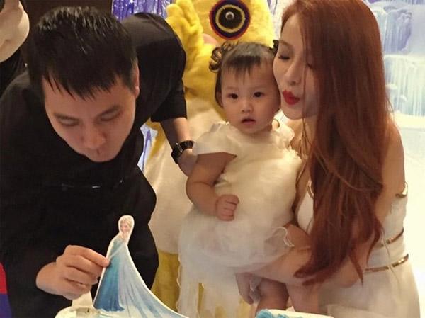 Chân dung ông xã đại gia 'chống lưng', nuôi Huyền Baby 'từ đầu đến chân'-5