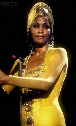 Quốc Thiên giả gái khiến phiên bản gốc Whitney Houston cũng 'khóc thét'-4