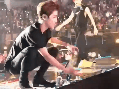 Cô gái nhét búa vào miệng để chứng tỏ tình yêu với thần tượng K-pop-5