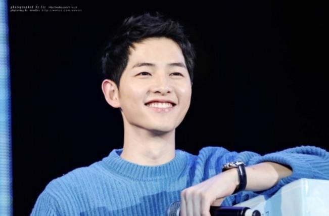 Quá áp lực, Song Joong Ki từ trai ngoan chuyển sang phì phèo thuốc lá-2