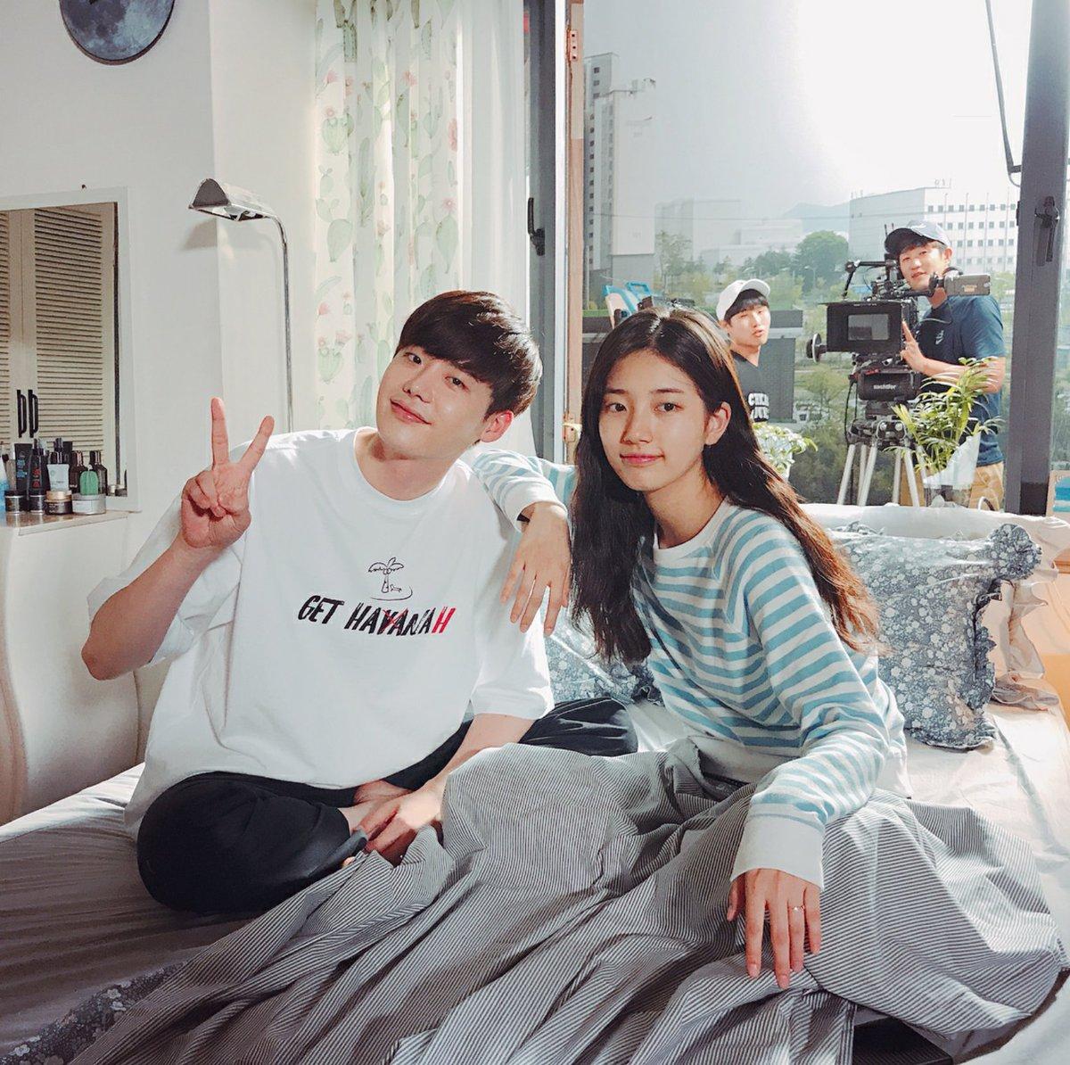 Phim của Suzy, Lee Jong Suk đóng máy, tiết lộ những hình ảnh khiến fan phấn khích-5