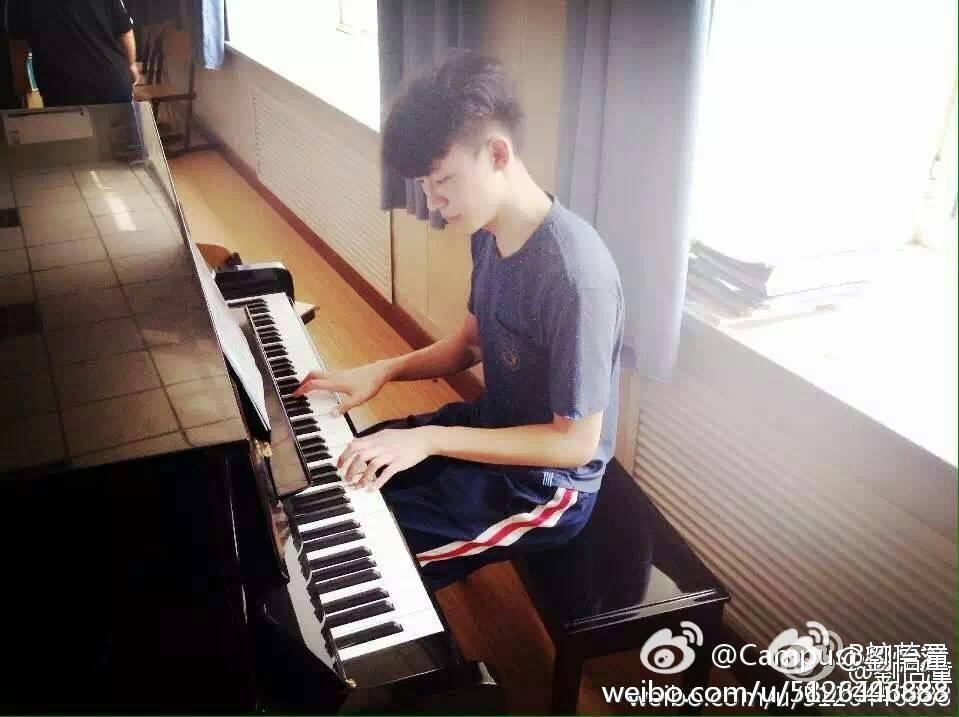 Chàng soái ca điển trai, học giỏi đúng chuẩn con nhà người ta-8