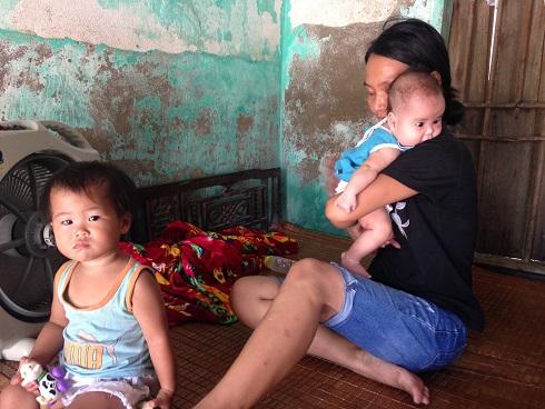 Sốc: Người mẹ Thanh Hóa 2 lần tự tay cắt dây rốn cho con vì không có tiền