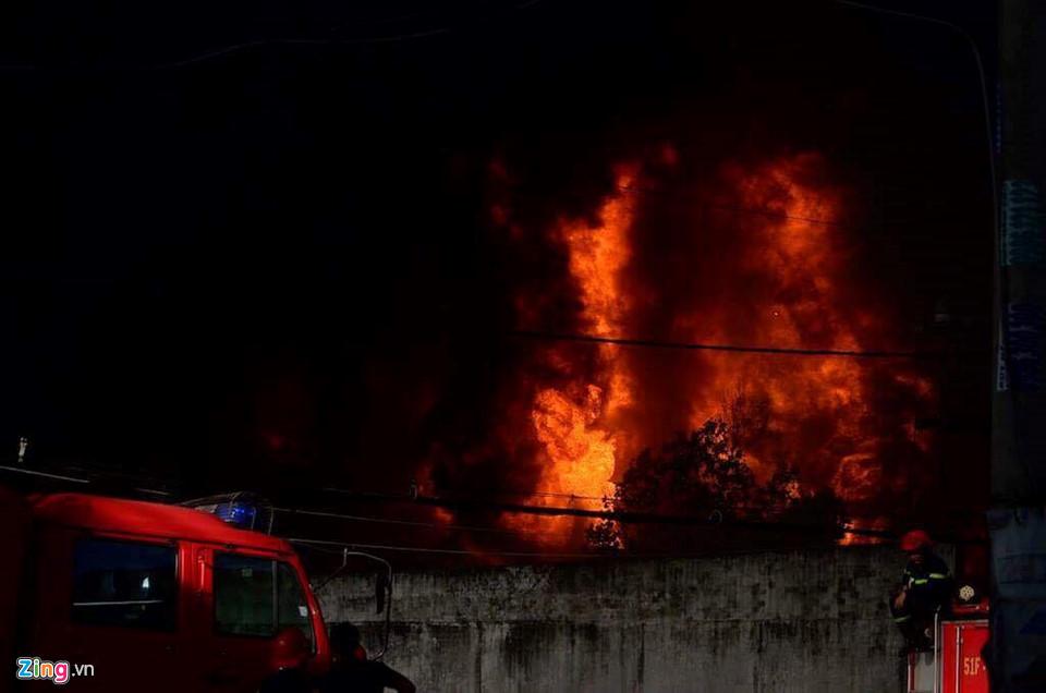 Tin nóng trong ngày 1/8: Chồng khóc vì sợ, vợ vẫn bình tĩnh cắt dây rốn, buộc chỉ cho con-3