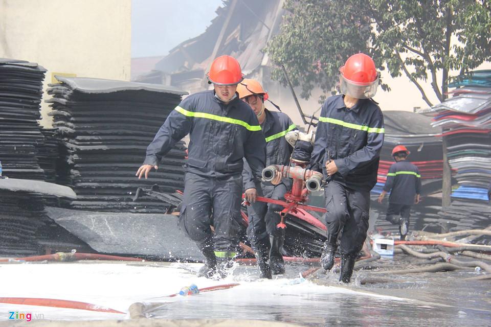 Tin nóng trong ngày 1/8: Chồng khóc vì sợ, vợ vẫn bình tĩnh cắt dây rốn, buộc chỉ cho con-6