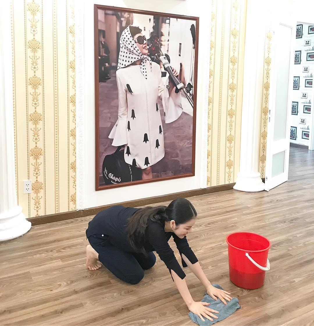 Tin sao Việt 1/8: Trấn Thành khóa môi Hari Won trên du thuyền-3