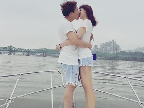 Tin sao Việt 2/8: Lê Phương hào hứng khoe quà cưới sớm từ 'người tình màn ảnh'-12