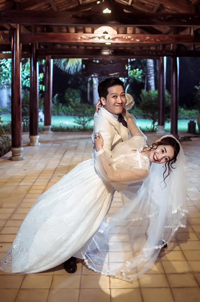 Ngôn tình Trường Giang: Chỉ cần nắm tay Nhã Phương, tôi mặc kệ mọi thứ trôi đi đâu cũng được-3