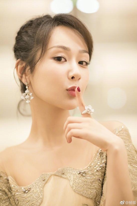 Mặt trái sau ánh hào quang của sao nhí: nhập viện vì kiệt sức, ôn bài trên giường bệnh-1