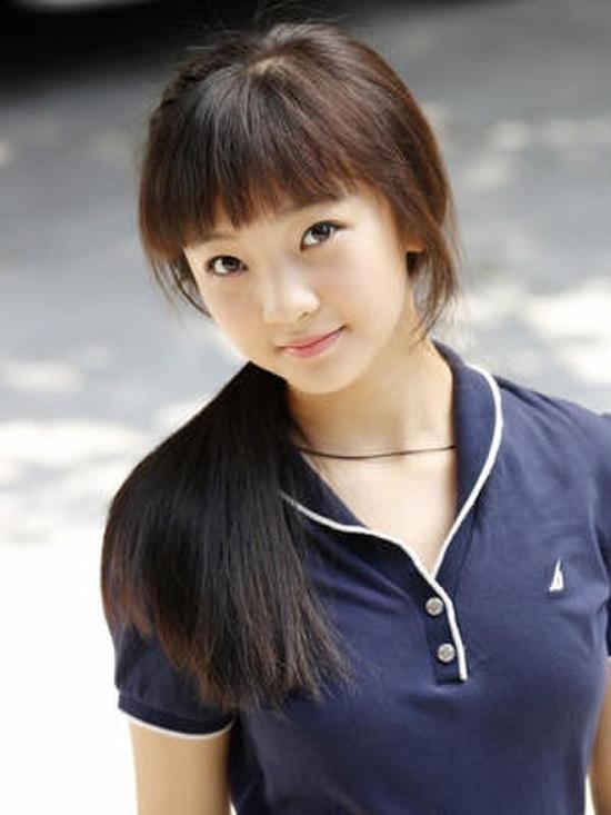 Mặt trái sau ánh hào quang của sao nhí: nhập viện vì kiệt sức, ôn bài trên giường bệnh-7