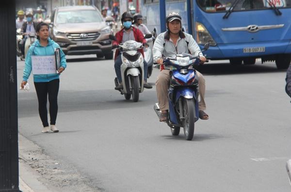 Vụ bé gái 13 tuổi Cà Mau tự tử nghi xâm hại: Mẹ ôm di ảnh con, uất ức cầu cứu VKS tối cao-1