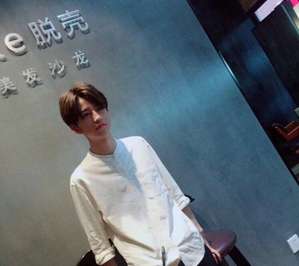 Sở hữu ngoại hình điển trai như idol, nam nhân viên tiệm làm tóc bất ngờ nổi tiếng trên MXH-7