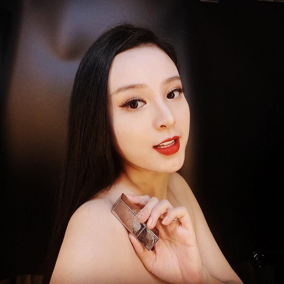 Hot girl - hot boy Việt 2/8: Khánh Vy lộ hình ảnh được trai Tây chăm sóc-4