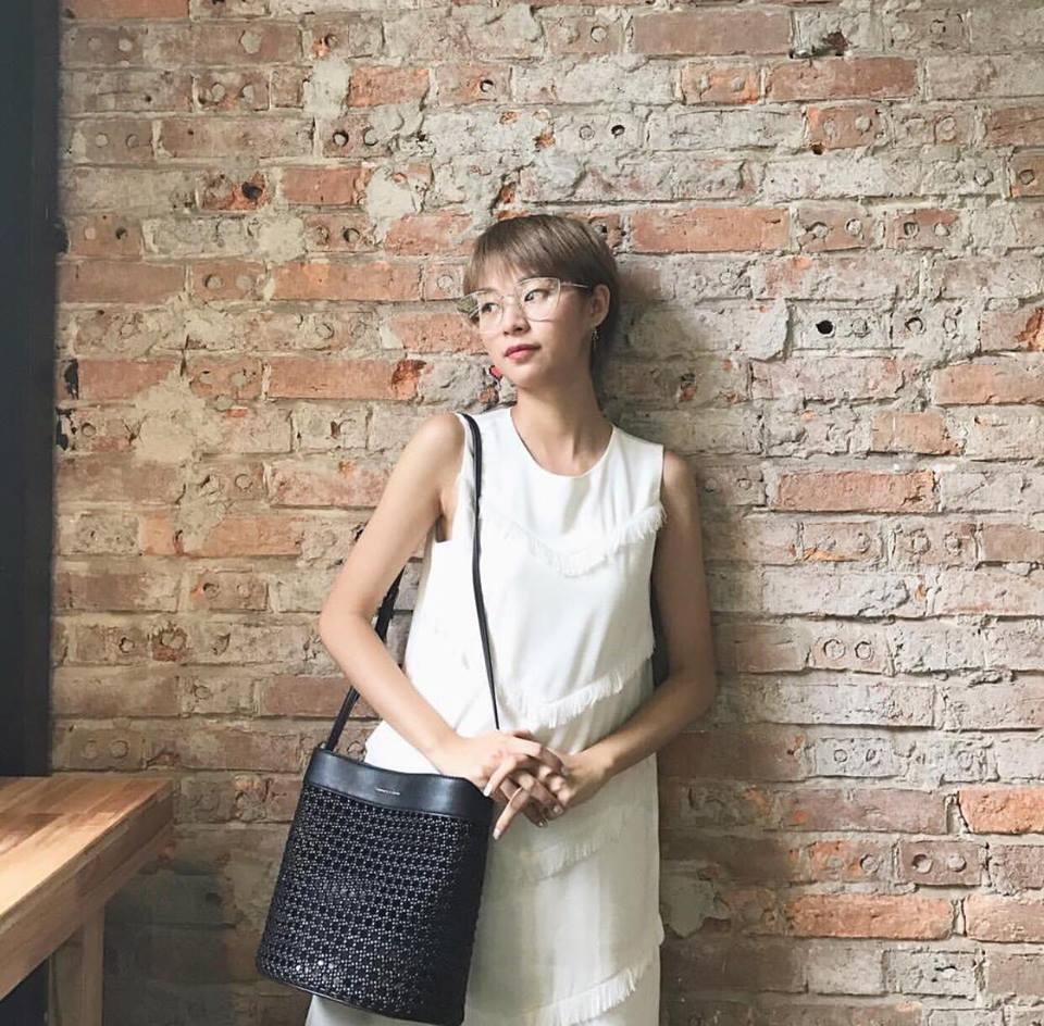 Street style sao Việt: Chán nổi loạn, Angela Phương Trinh chuyển hướng nữ tính không ngờ-10