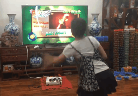 Clip hài: khi nữ game thủ quá nhập tâm môn... chém chuối-1