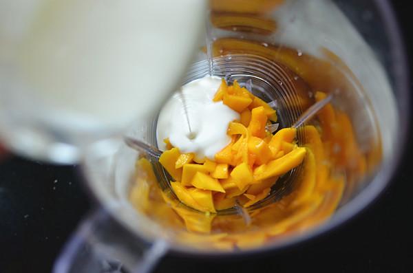 Thử làm sinh tố xoài sữa chua mà xem, đảm bảo uống một lần mê luôn-5