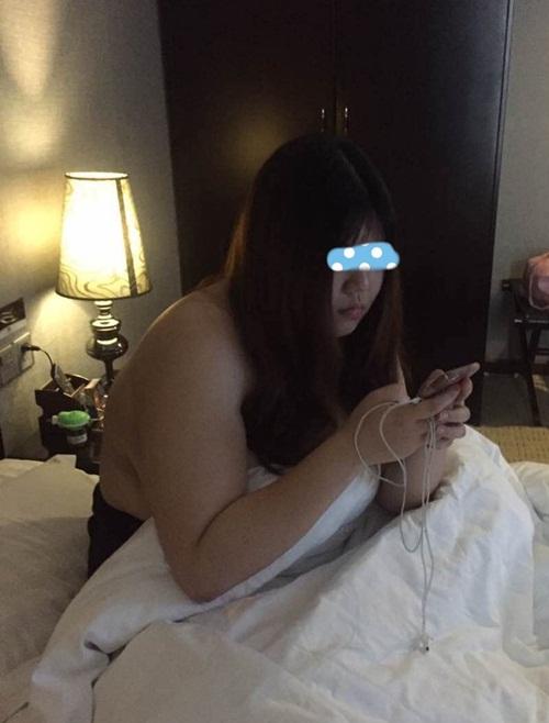 Chàng trai vào nhà vệ sinh 'kêu cứu' vì hẹn hò với hot girl ảo-2