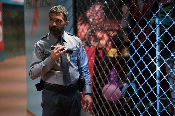 Cung Lê đánh huyền thoại Zorro sấp mặt nhưng lại bị bắn chết lãng xẹt gây thất vọng-3