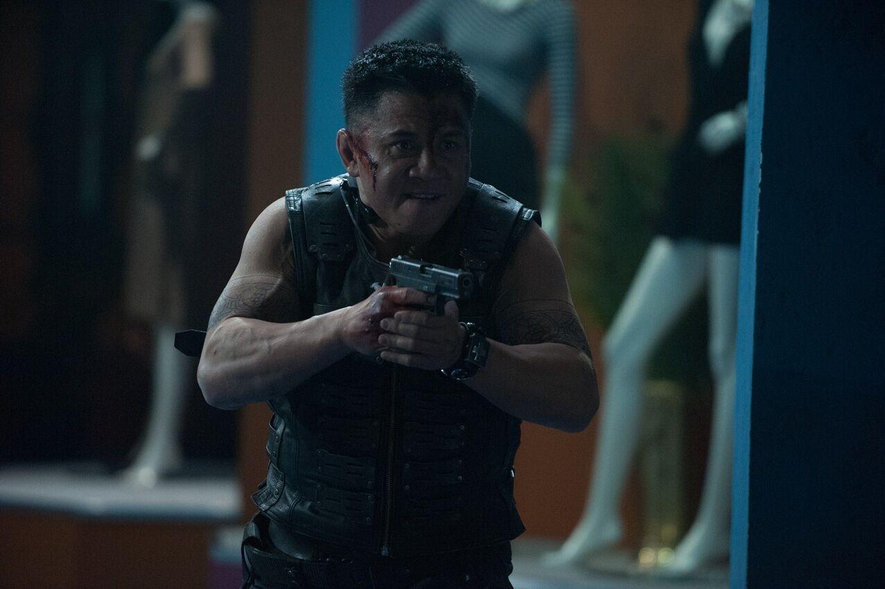 Cung Lê đánh huyền thoại Zorro sấp mặt nhưng lại bị bắn chết lãng xẹt gây thất vọng-6