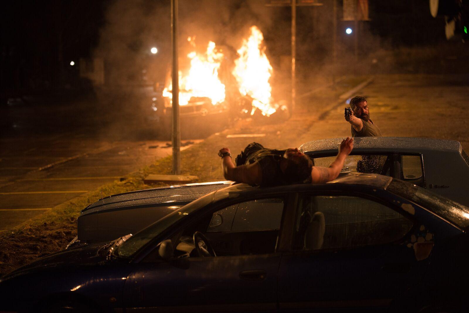 Cung Lê đánh huyền thoại Zorro sấp mặt nhưng lại bị bắn chết lãng xẹt gây thất vọng-7