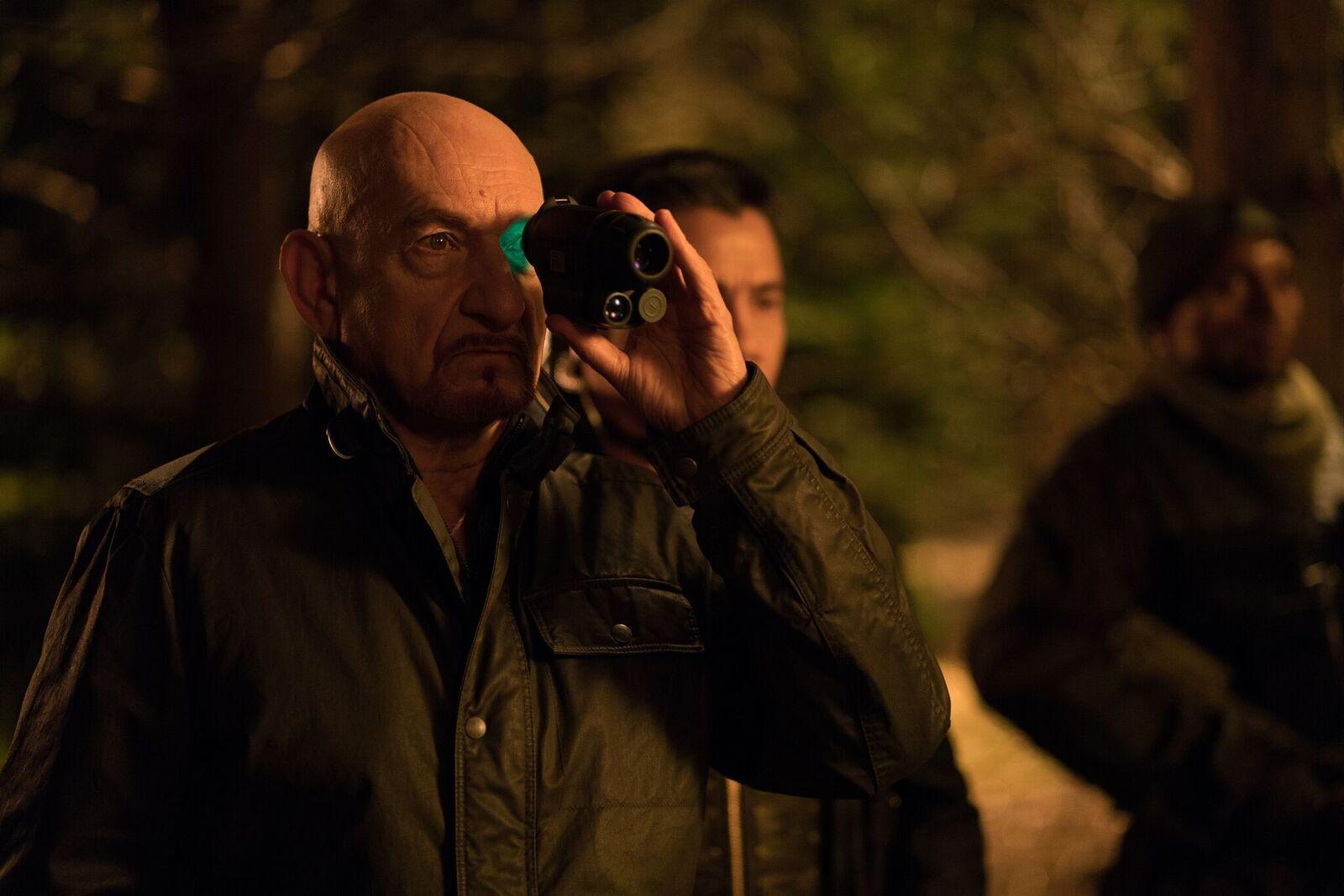 Cung Lê đánh huyền thoại Zorro sấp mặt nhưng lại bị bắn chết lãng xẹt gây thất vọng-8