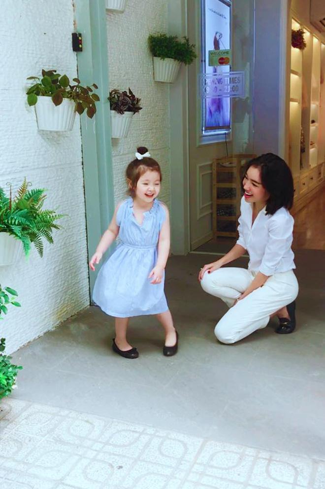 Ngọc Trinh - Hương Giang Idol - Elly Trần đồng loạt cắt phăng mái tóc dài thương nhớ-5