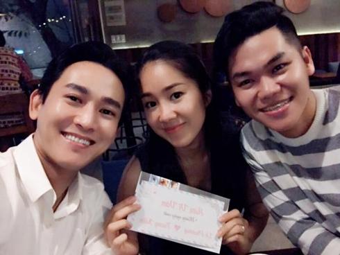 Tin sao Việt 2/8: Lê Phương hào hứng khoe quà cưới sớm từ 'người tình màn ảnh'