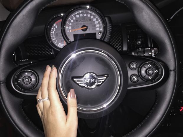 Vừa biết tin đỗ đại học, 9X Hà Nội được bố mẹ tặng ngay Mini Cooper tiền tỷ-2