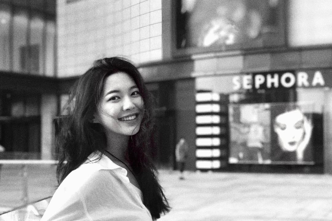 Có những cô gái chỉ cần một nụ cười cũng khiến người ta muốn yêu luôn!-8