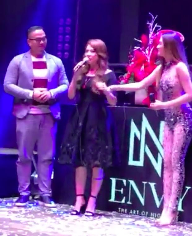 Thiều Bảo Trang diện đồ diễn 'bỏng mắt' chẳng kém gì bộ cánh tai tiếng của Angela Phương Trinh-3