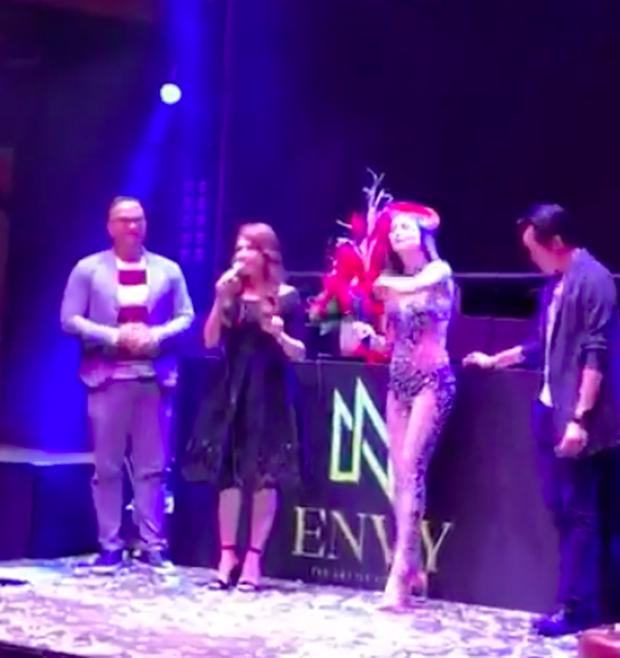 Thiều Bảo Trang diện đồ diễn 'bỏng mắt' chẳng kém gì bộ cánh tai tiếng của Angela Phương Trinh-4