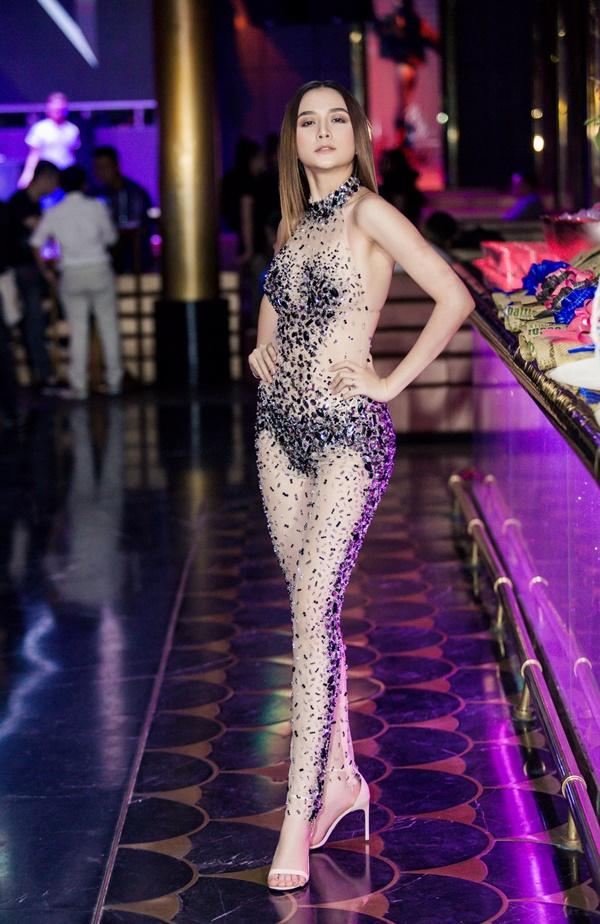 Tự tin sắc vóc, Thiều Bảo Trang diện đồ xuyên thấu khiến người nhìn đỏ mặt-4