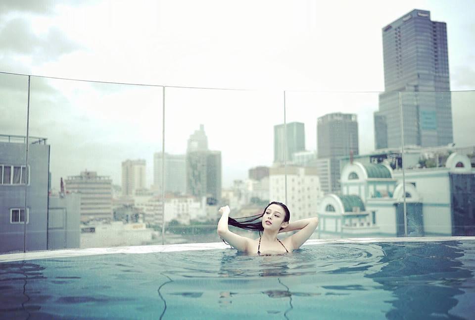 Tăng 8 cân, Huyền Baby vẫn cực sexy quyến rũ 'vác' bụng bầu đi bơi-1