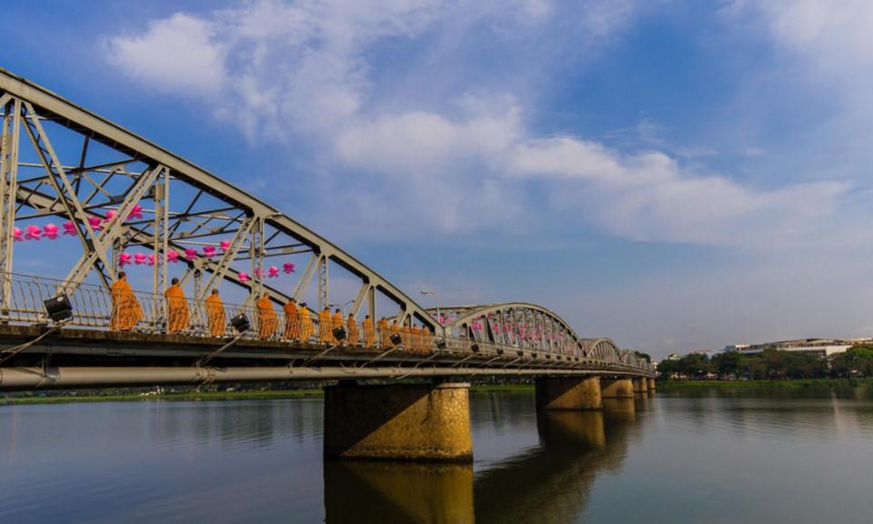 Dấu ấn Việt Nam trên những nhịp cầu nối đôi bờ-6