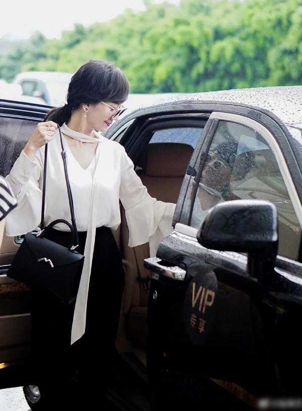 Bà mẹ 3 con, tuổi 63 vẫn mải mê trẻ đẹp quên cả thời gian-10