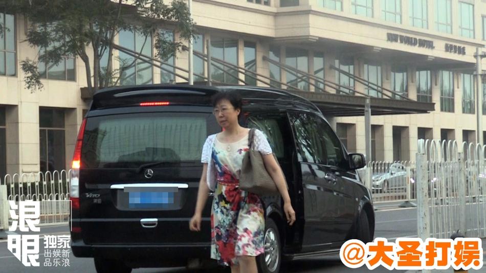 Ngôi sao 'Tru tiên' bị lộ ảnh mặt bịt kín, xuất hiện tại bệnh viện phẫu thuật thẩm mỹ-10