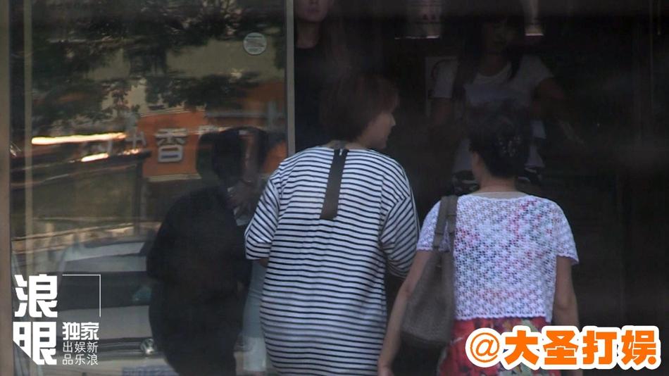 Ngôi sao 'Tru tiên' bị lộ ảnh mặt bịt kín, xuất hiện tại bệnh viện phẫu thuật thẩm mỹ-3