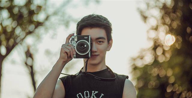 Chân dung hot boy trường kinh tế đã đẹp trai còn đàn cực giỏi-6