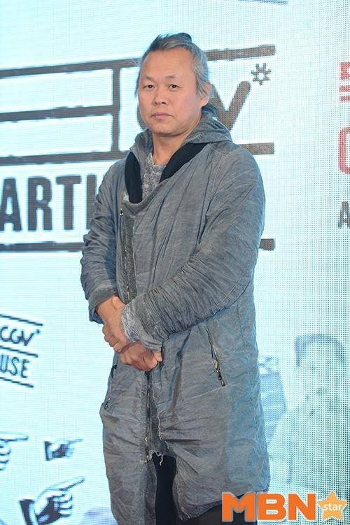 Đạo diễn của loạt phim 19+ bị kiện vì ép diễn viên đóng cảnh nóng-1