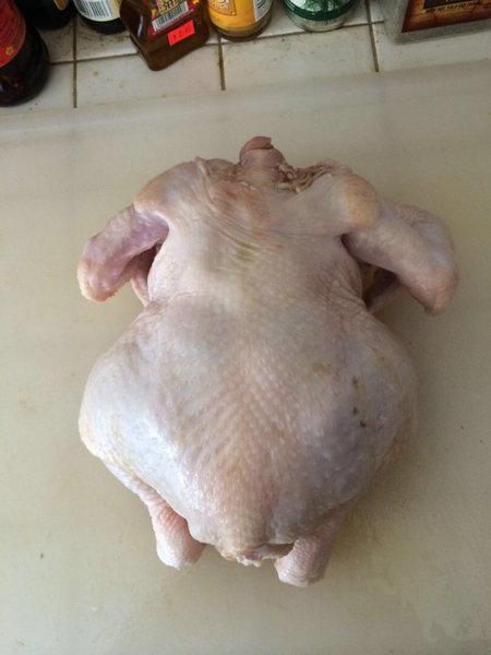 Nhờ bạn trai sinh viên y khoa chặt gà, cô gái choáng vì thành quả 'bá đạo'-1