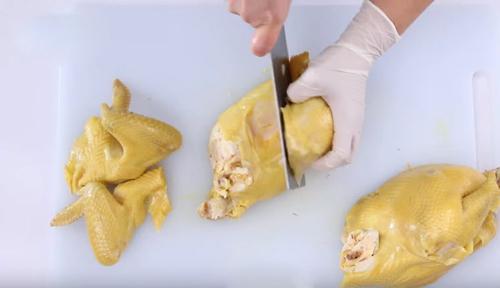 Nhờ bạn trai sinh viên y khoa chặt gà, cô gái choáng vì thành quả 'bá đạo'-12