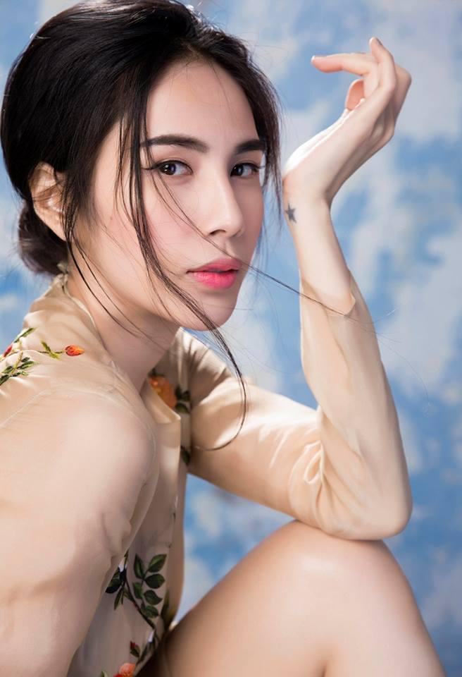 Gái một con Thủy Tiên chứng minh sức hút khủng khiếp khi đụng váy áo với loạt sao Việt-1