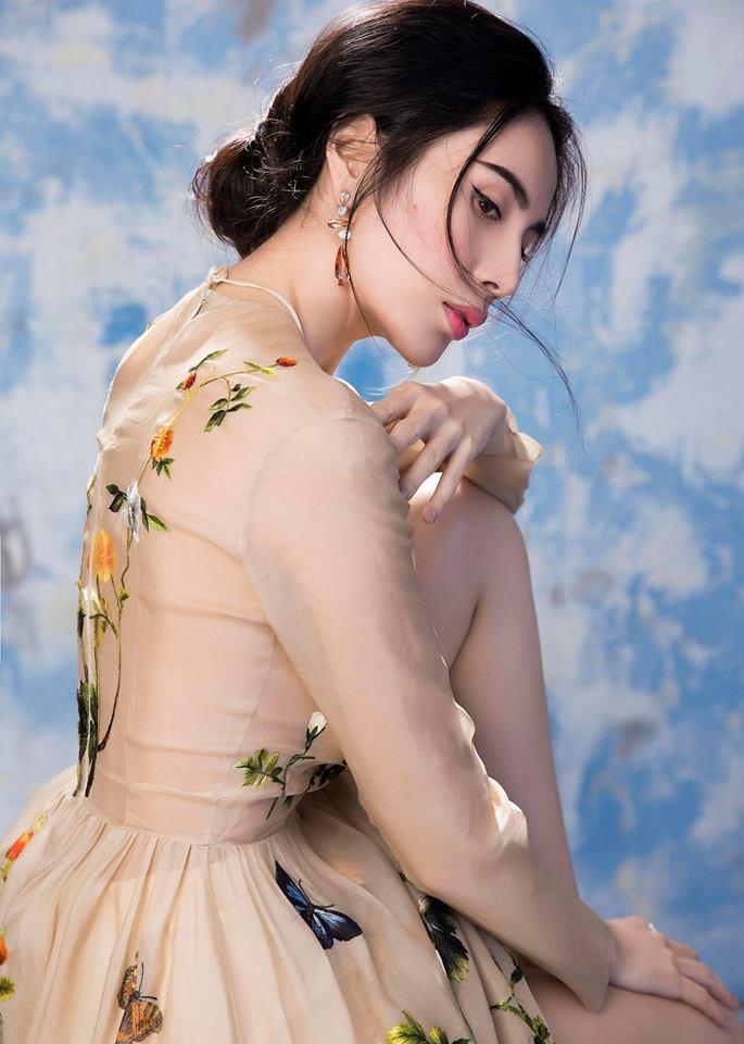 Gái một con Thủy Tiên chứng minh sức hút khủng khiếp khi đụng váy áo với loạt sao Việt-2