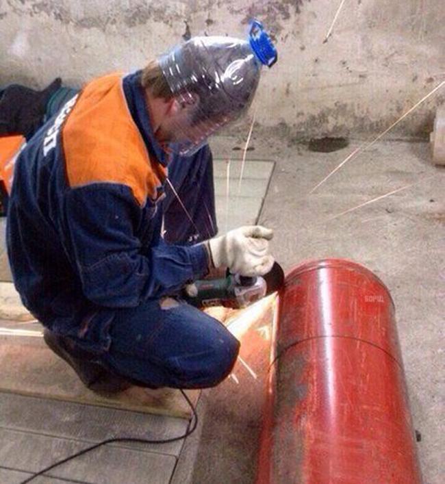 Hành động 'kỳ quặc' khiến người xem cười sặc-6